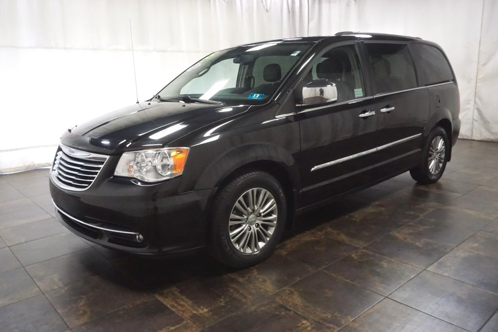 Pre-Owned 2015 Chrysler Town & Country Touring-L 4D Passenger Van in ...