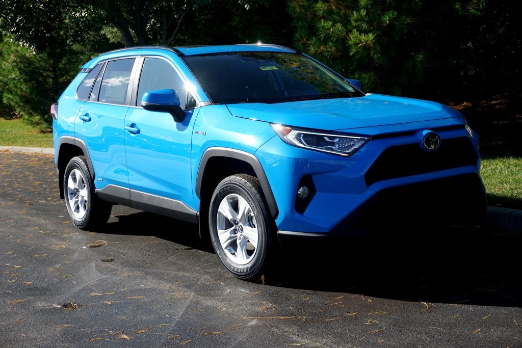 Рав 4 2.5 гибрид. Toyota rav4 Hybrid. Toyota rav4 Blue. Toyota rav4 2020 синий. Тойота рав 4 голубая.