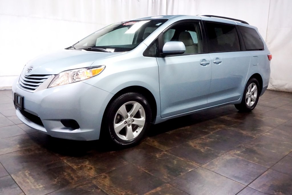 Certified Pre-Owned 2015 Toyota Sienna LE 4D Passenger Van in Boardman ...