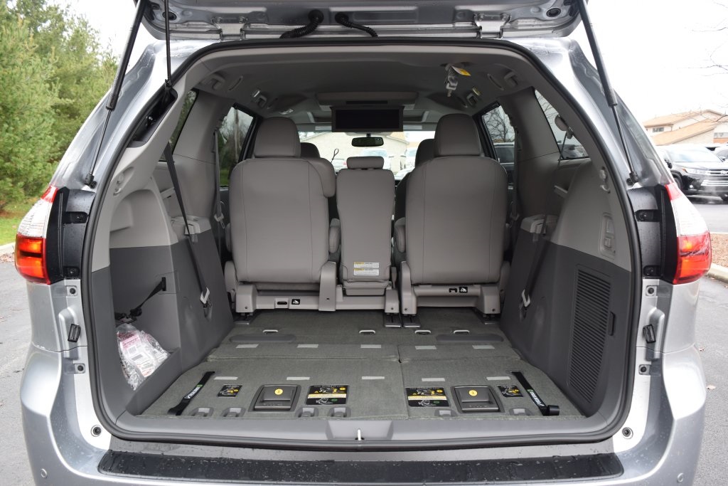 New 2017 Toyota Sienna XLE Premium 4D Passenger Van in Boardman T17303
Toyota of